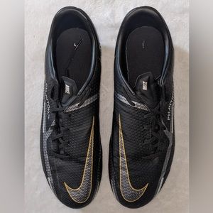 Nike Phantom GT2 Academy FG Soccer Cleats